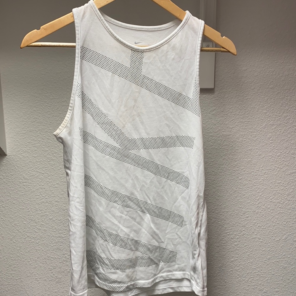 Nike top
